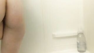 Eelet - Riding a Dildo and my Showerhead
