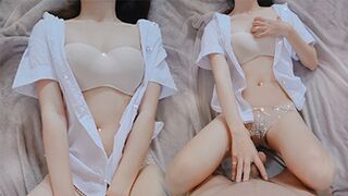 A beautiful Thai girl has sex with her boyfriend in a homemade video
