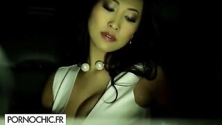 Brunette babe Sharon Lee enjoys deep anal sex