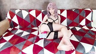 A cute girl plays with her pussy using a big dildo and makes cum