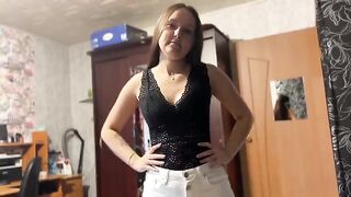 The tattooed girl cheats on her husband with a delivery man for 3 pizzas