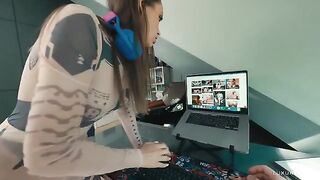 The streamer almost banned the hater for a stupid fuck