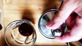 A curvy MILF gets her coffee and a fingerbang