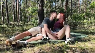 Amateur couple has passionate sex right in the park, nobody noticed them