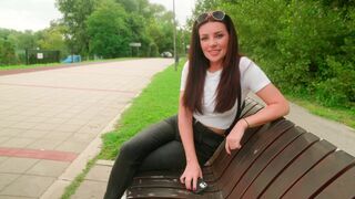 A girl was caught for public sex in the park by a daring guy