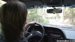 A hot old lady is getting fucked on the roadside