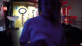 A behind-the-scenes video with Wet Kelly, who loves to masturbate while watching actors perform
