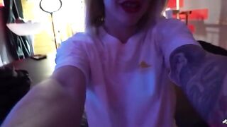 A behind-the-scenes video with Wet Kelly, who loves to masturbate while watching actors perform