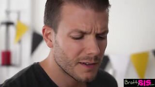 The guy fucked the girl so hard until she came, what a stepbrother!