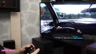 Girl distracted her boyfriend playing video games by fucking with him