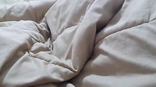 I share bed with a round ass stepmom who fucks me