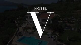 The guest of the hotel is insatiable and seduces the bartender