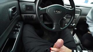 Babe Veronika Charm met her fan and sucked his dick in the car