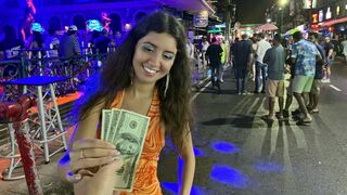 Babe agreed to sex for money in public place
