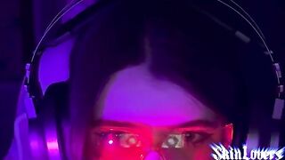 A cute gamer girl got fucked hard, moaning and screaming