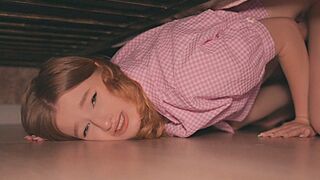The stepsister is stuck; this is already a classic of the genre