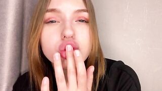 A cute girl with a juicy ass masturbates at home and reaches a powerful orgasm