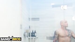 Cute teen PAWG Mia Malkova seduces her stepbrother hard