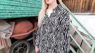 A beautiful hostess received a discount from an employee, showcasing perfect body and ass