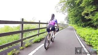 A sexy girl has sex while cycling, what a hot scene!