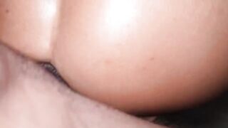 The queen of anal squirt is back in business, and this time, she’s delivering an unforgettable performance! After leaving her audience with a jaw-dropping view of her incredibly wide rear and quenching her thirst in the most intense way, she’s still going