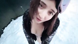 A pretty girl met a tourist and offered him sex for accommodation