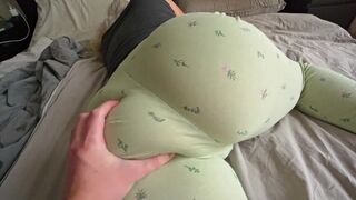 A thick ass girl in doggy style with intense action
