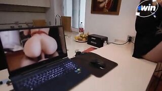 Fix my laptop and I'll give you sex, a tempting deal!