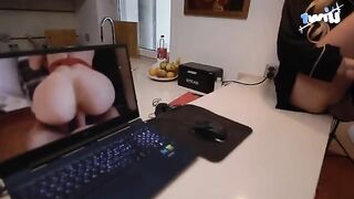 Fix my laptop and I'll give you sex, a tempting deal!