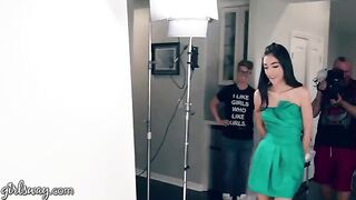 Two teenage prom queens in hot finger fuck action