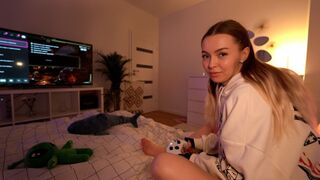 Instead of playing, she got a great dick and squirt