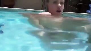 Babe in bikini puts dildo into her ass underwater