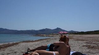 Blowjob in public on the beautiful beach, enjoy it completely naked