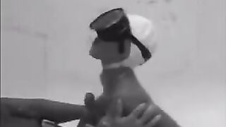 While diving, the girl gave a blowjob to an underwater linguist
