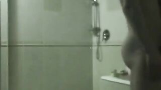 Two drunk Russians have sex in the bath, a steamy homemade scene