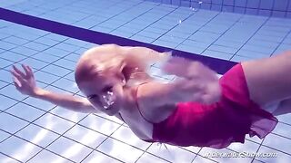 Babe Helen has a swim in the pool without bikini