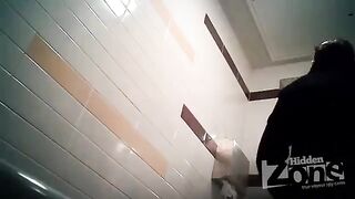 A camera was secretly installed in the toilet of a woman