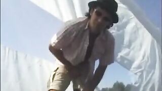 A woman has sex with a man after a short journey into nature - Eporn