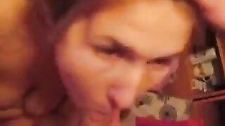 The man finished in the mouth of his girlfriend, in a steamy homemade scene