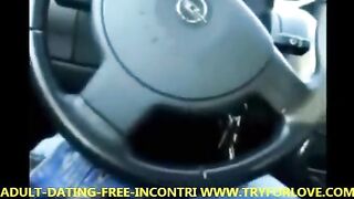 A blonde amateur girl paid for a taxi with her mouth in the car