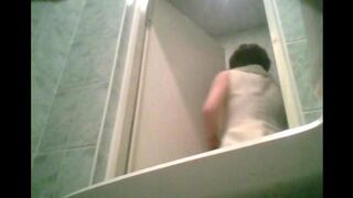 A hidden camera in the toilet caught a graduate peeing - EPORN
