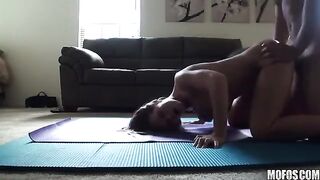 A man fucks his sister at home without any problems