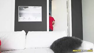 A man hard fucked a beautiful woman in the shower