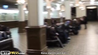 The Russian girl was fucked in the toilet by a pick-up guy