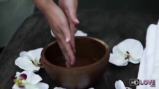 Massage with a friend, not only for the back