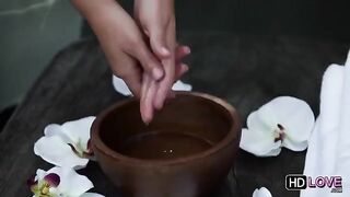 Massage with a friend, not only for the back