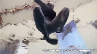 A short time in the pool with a completely naked girl