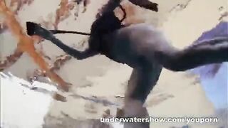 A short time in the pool with a completely naked girl