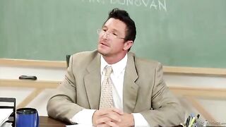 A student got a good mark thanks to the teacher's blowjob