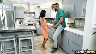 A man with a huge cock fucks his girlfriend on the kitchen